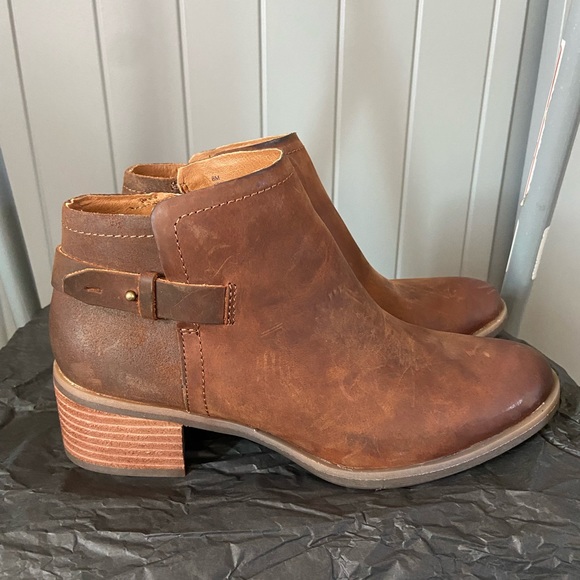 NIB Korks Sonya Distressed Leather Boot - Picture 2 of 10